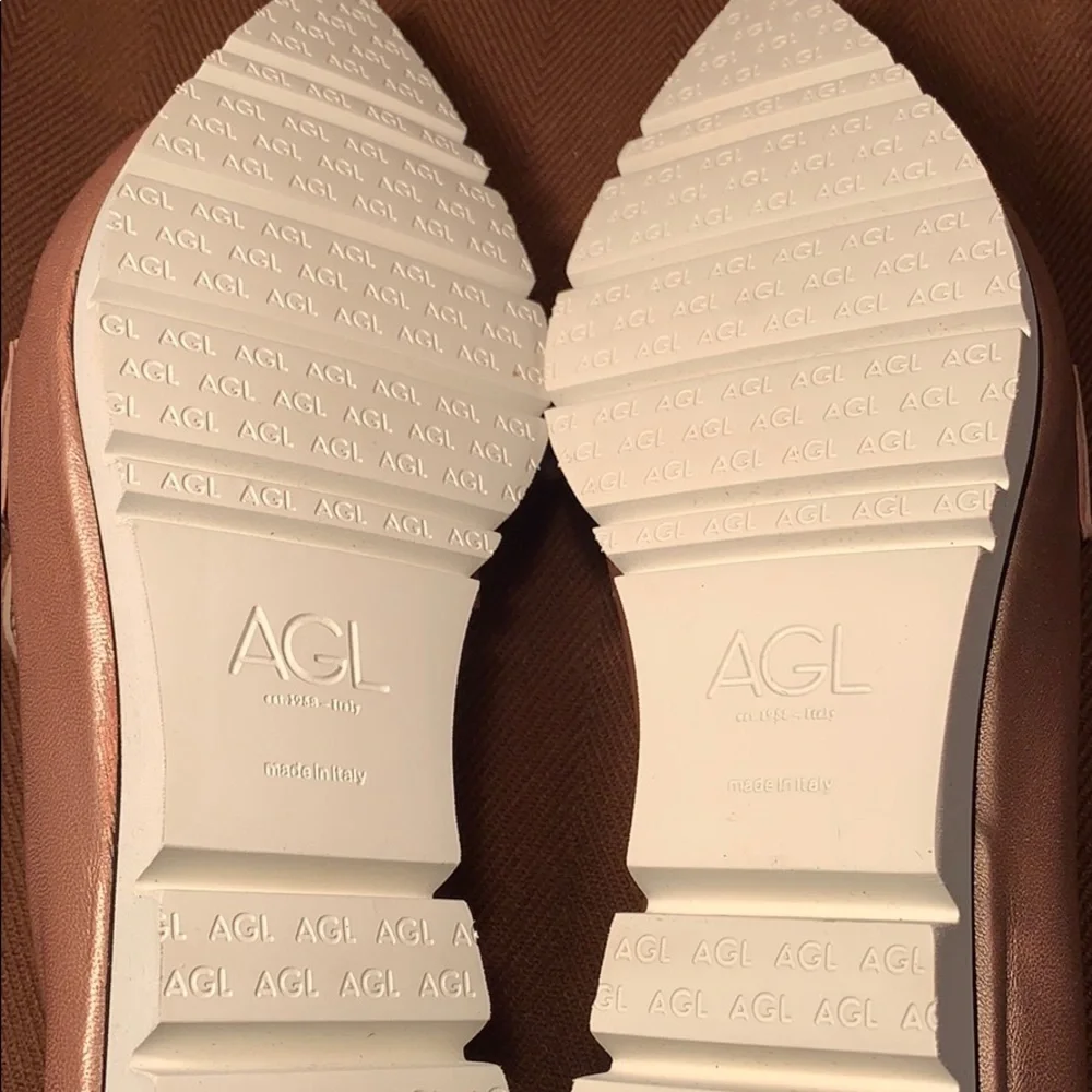 NWT AGL Made in Italy leather slip ons copper gold